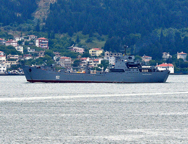 Rus savaş gemisi, Çanakkale Boğazı’ndan geçiyor