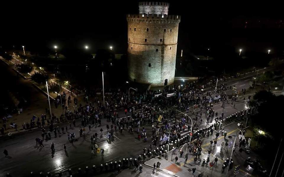 Anti-isim anlaşması protestocular Selanik’te polisle çatıştı