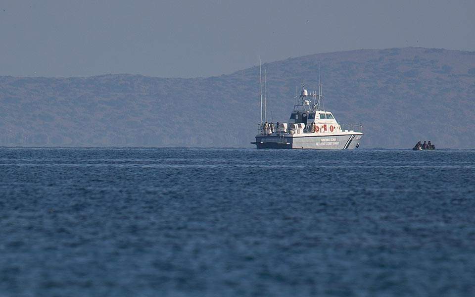 Kıbrıs’tan gelen polis botu milleri denizde 14 kişi aldı