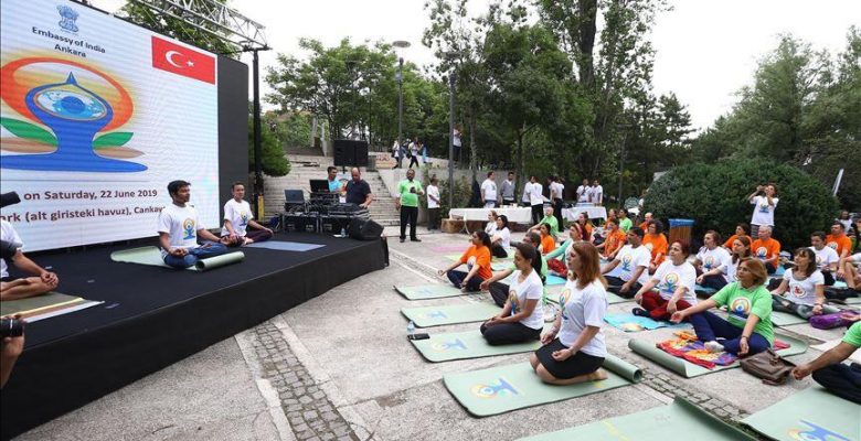 Hindistan’ın Türkiye’ye misyonu Uluslararası Yoga Günü’nü kutladı