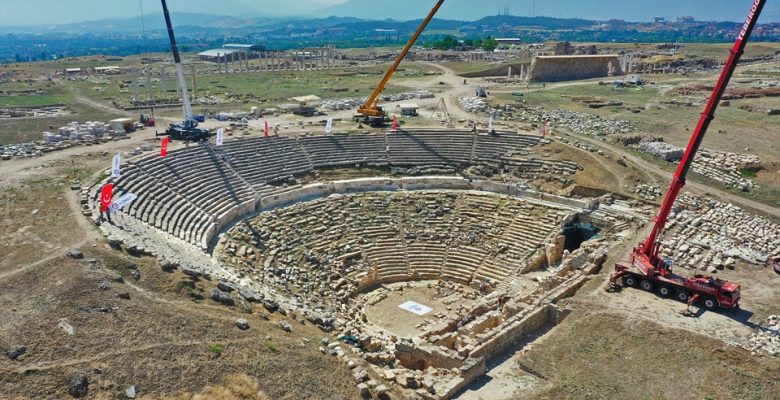 2200 yıl önce yapılan Batı Tiyatrosu’nun restorasyonu tamamlanacak