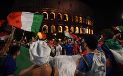 İtalya, Avrupa futbol şampiyonluğunu kazandıktan sonra sevinçten patladı
