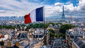 Fransa, borç notunun düşürülmesinin ardından ekonomik reformların devam edeceğine söz verdi