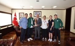 İşitme engelli sporculardan Başkan Zolan’a ziyaret