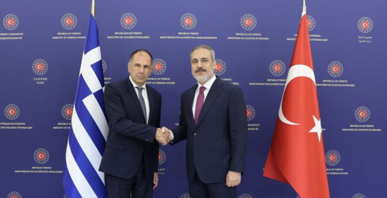 Türk ve Yunan dışişleri bakanları müzakereleri canlandırma ve ‘yeni yaklaşımlar’ arama konusunda anlaştı