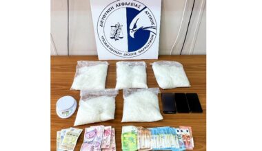 Polis Atina şehir merkezinde uyuşturucu satıcılarını yakaladı