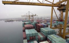 Yetkililer Pire limanında kimyasal madde konteynerini araştırıyor