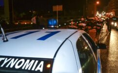 Agia Varvara’da el bombası patlaması araçlara zarar verdi