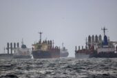 Kaynaklar, Yunan filosunun yeni AB yaptırımlarına rağmen onaylı Rus petrolünü taşımaya devam edeceğini söylüyor