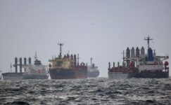 Kaynaklar, Yunan filosunun yeni AB yaptırımlarına rağmen onaylı Rus petrolünü taşımaya devam edeceğini söylüyor