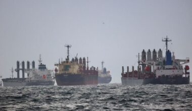 Kaynaklar, Yunan filosunun yeni AB yaptırımlarına rağmen onaylı Rus petrolünü taşımaya devam edeceğini söylüyor Kaynaklar, Yunan filosunun yeni AB yaptırımlarına rağmen onaylı Rus petrolünü taşımaya devam edeceğini söylüyor
