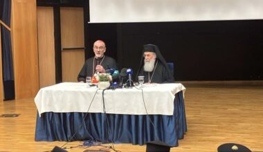 Kudüs Patriği Theophilos, Gazze’nin ‘acımasız saldırı’nın ağırlığı altında kan kaybettiğini söyledi