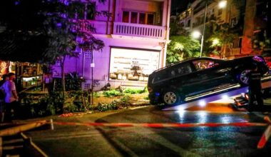 SUV’nin Atina’daki bir restorana çarpması sonucu 12 kişi yaralandı SUV’nin Atina’daki bir restorana çarpması sonucu 12 kişi yaralandı