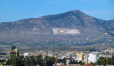 Türk işgali altındaki kuzeyde casusluk suçlamasıyla dört Kıbrıslı Rum tutuklandı