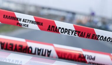 Batı Atina’daki Ilion’da su ana borusunun patlaması sokağı kapattı Batı Atina’daki Ilion’da su ana borusunun patlaması sokağı kapattı