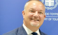 İngiltere Büyükelçisi, devlet dışı üniversiteler konusundaki ilerlemeyi memnuniyetle karşıladı