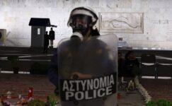 Siyasi anketler Bilinmeyen Asker kararını yönlendiriyor