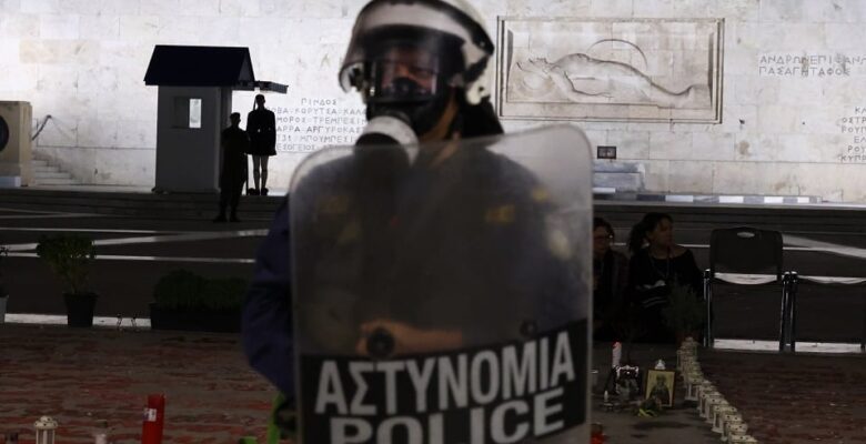 Siyasi anketler Bilinmeyen Asker kararını yönlendiriyor