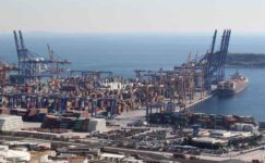 Atina, ABD-Çin rekabetinin ortasında kaldı