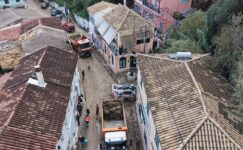 Bir sonraki fırtına öncesinde kuzeybatıdaki fırtına hasarını onarmak için yarışa devam