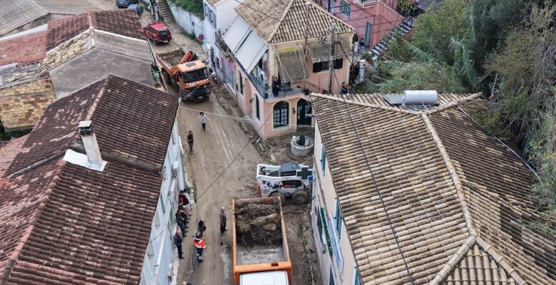 Bir sonraki fırtına öncesinde kuzeybatıdaki fırtına hasarını onarmak için yarışa devam