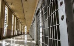 Polis, Girit kan davası soruşturması kapsamında Alikarnassos hapishanesine baskın düzenledi