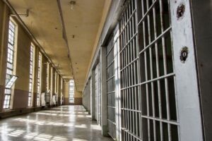 Polis, Girit kan davası soruşturması kapsamında Alikarnassos hapishanesine baskın düzenledi