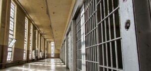 Polis, Girit kan davası soruşturması kapsamında Alikarnassos hapishanesine baskın düzenledi