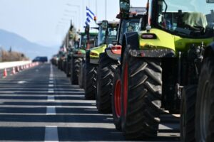 Çiftçi protestoları karayollarını aksattığı için sürücüler dikkatli olmaya çağrıldı