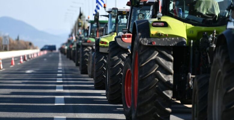 Çiftçi protestoları karayollarını aksattığı için sürücüler dikkatli olmaya çağrıldı