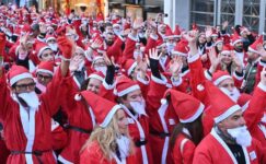 Pazar sabahı Atina merkezinde Noel Baba Koşusu nedeniyle trafik kısıtlamaları uygulanacaktır Pazar sabahı Atina merkezinde Noel Baba Koşusu nedeniyle trafik kısıtlamaları uygulanacaktır