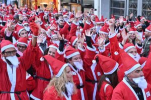 Pazar sabahı Atina merkezinde Noel Baba Koşusu nedeniyle trafik kısıtlamaları uygulanacaktır