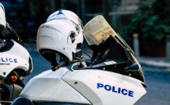 Atina’da 15 yaşındaki bir kıza yönelik saldırı iddiasıyla dört genç kız tutuklandı