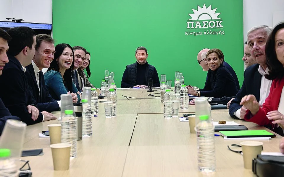 PASOK, kongre öncesinde iç karışıklıkla karşı karşıya