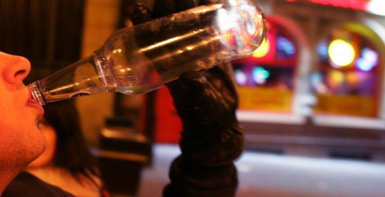 Gençlerin alkol tüketimine karşı dijital bir duvar inşa ediliyor