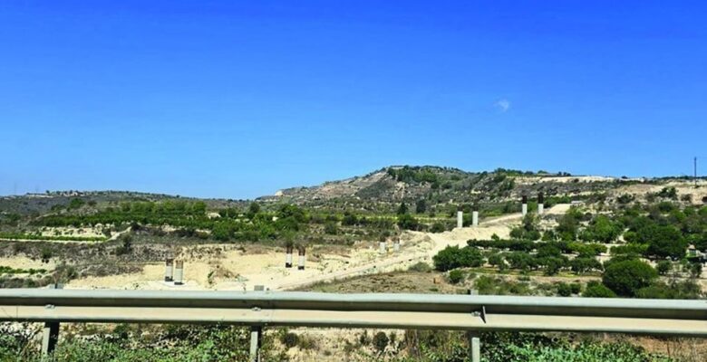 Pafos-Poli karayolu projesi iki teklif