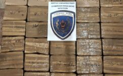 Rodos sahillerine 43 kilo esrarın vurmasının ardından yetkililer sahilleri gözetim altına aldı