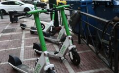 Attika’da elektrikli scooter kazasından sonra yoğun bakımdaki çocuk