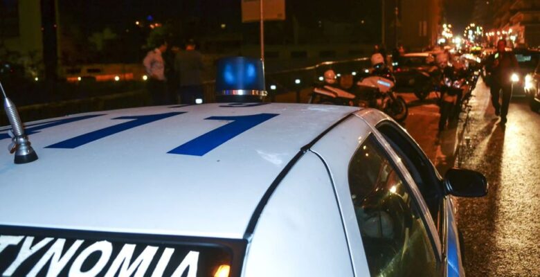 Atina’nın Nea Smyrni banliyösünde iki kişi ölümcül şekilde vurulmuş halde bulundu