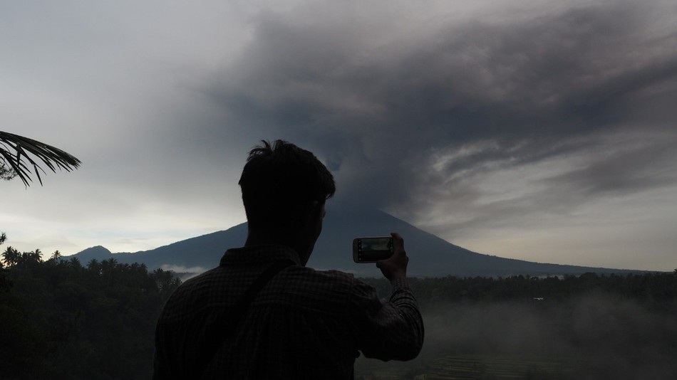 Agung Yanardağı 53 Yıl Sonra Yeniden Faaliyete Geçti