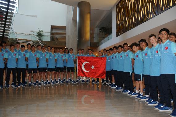 U15 ve U14 Milli Takımları, 23 Nisan’ı kutladı