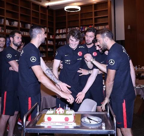 Çağlar Söyüncü’nün doğum günü kutlandı