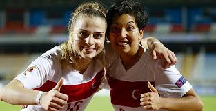 Melike Pekel; Kadın futbolu daha samimi