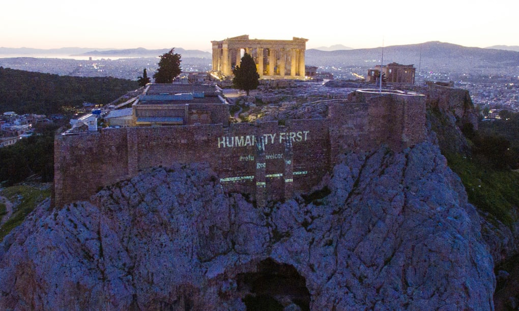 Aktivistler bitmedi kriz göstermek için Akropolis ‘mülteciler hoş geldiniz’ projesi