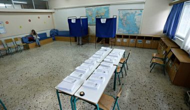 Yunanlılar üçlü seçimler için sandık başına gidiyor Yunanlılar üçlü seçimler için sandık başına gidiyor