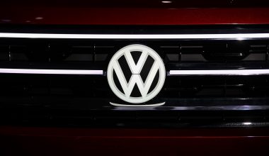 Alman otomobil devi Volkswagen yeni logosunu tanıttı