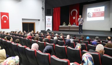 Denizli’de Eğitim için El Ele’den velilere seminer