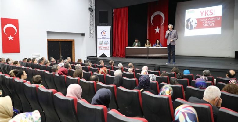 Denizli’de Eğitim için El Ele’den velilere seminer