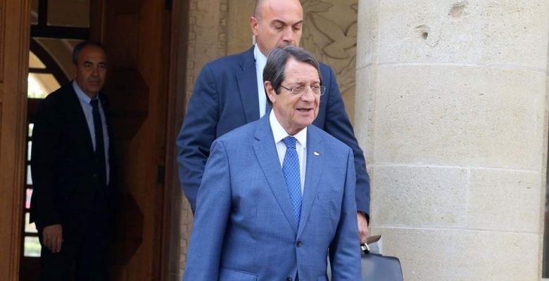 Kıbrıs Rum İçişleri Bakanı görev değişikliğinde finanse etmek için harekete geçti