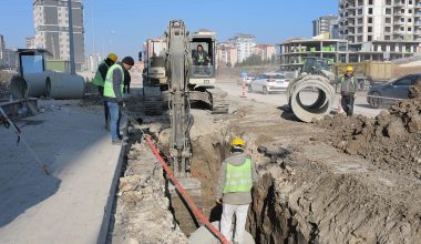 GÜRKAN, ABDİ İPEKÇİ CADDESİ’NDEKİ ALTYAPI ÇALIŞMALARINI YERİNDE İNCELEDİ